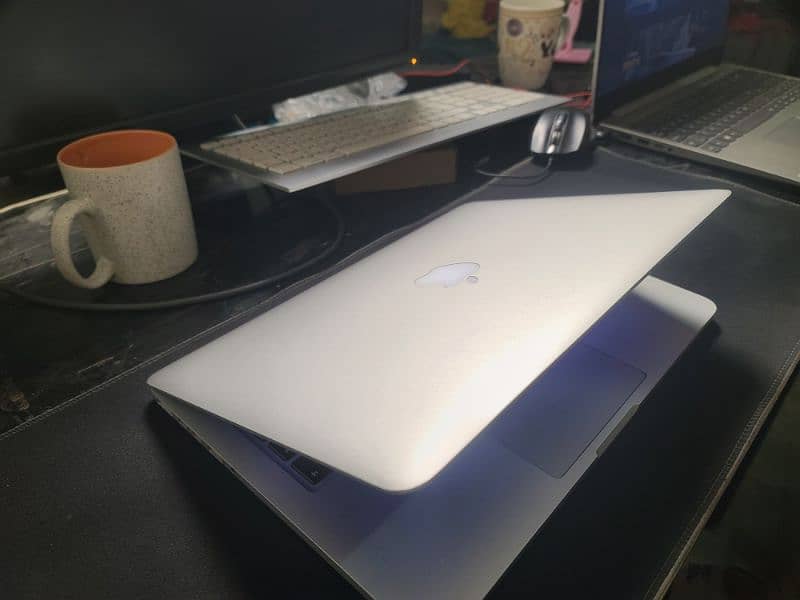 MacBook Pro 2015 10/10 condition with free keyboard 5