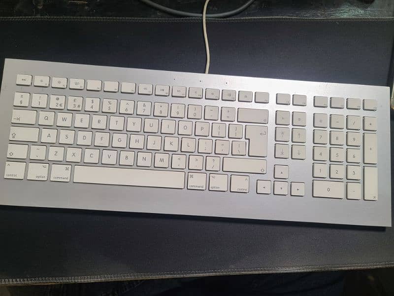 MacBook Pro 2015 10/10 condition with free keyboard 9