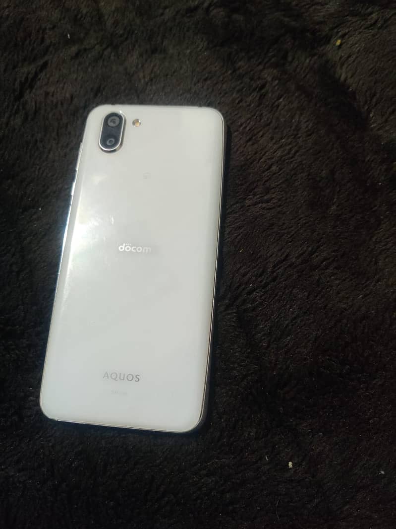 Aquos R2 non pta 4/64 Rs 14000 0