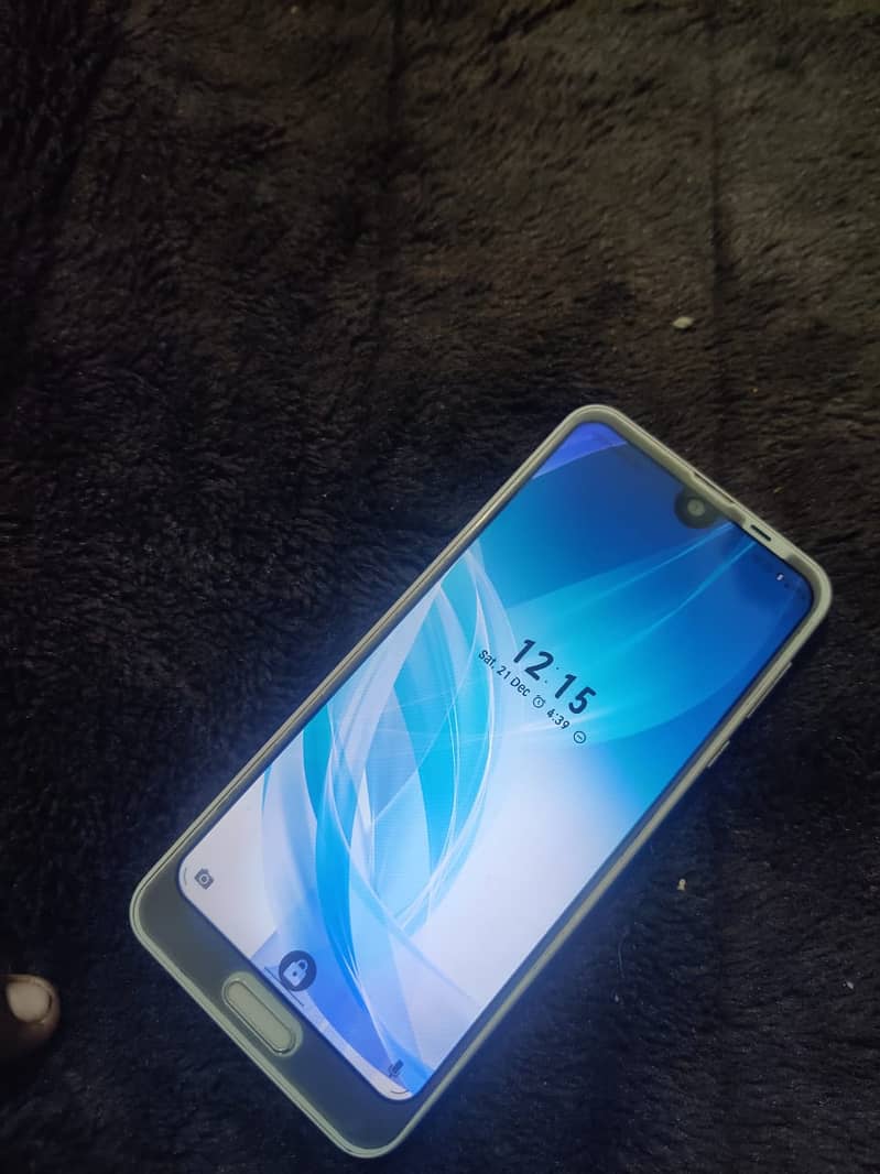 Aquos R2 non pta 4/64 Rs 14000 4