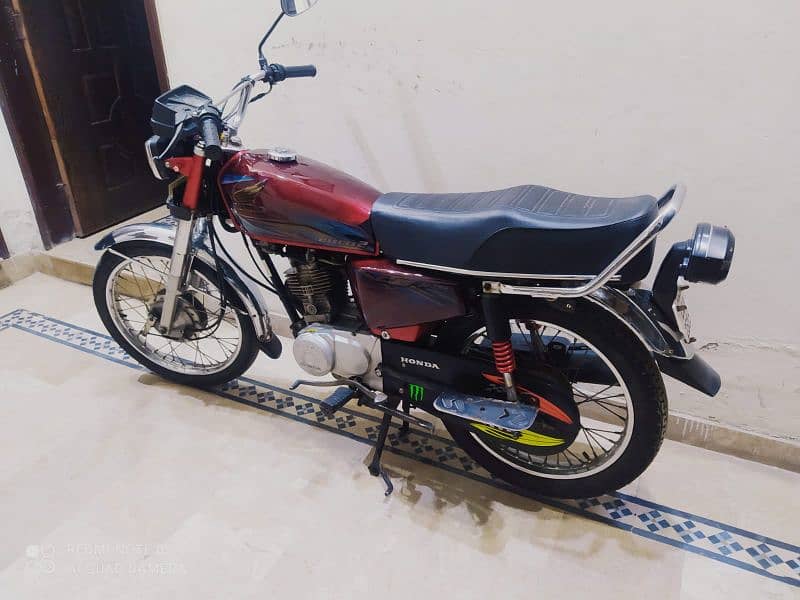 Honda 125( 2018 Model) Red color neat and clean bike O3O96881O7O 1