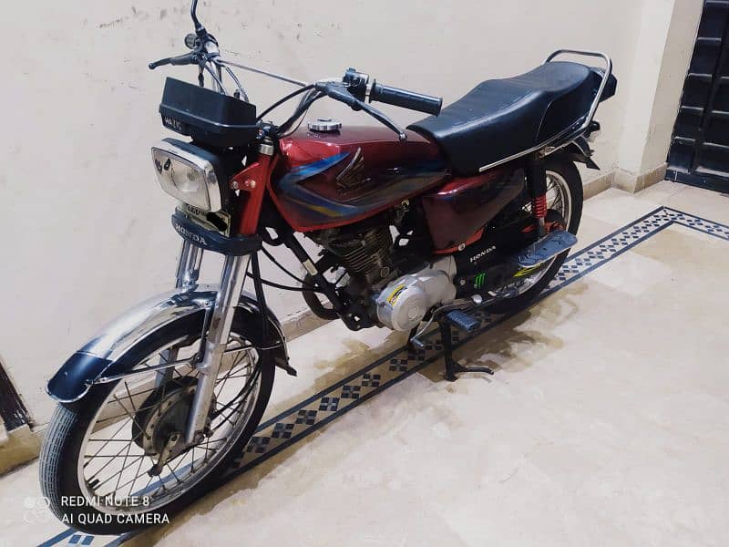 Honda 125( 2018 Model) Red color neat and clean bike O3O96881O7O 3