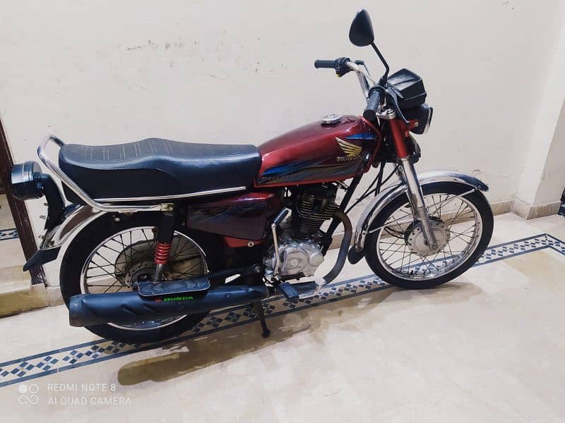 Honda 125( 2018 Model) Red color neat and clean bike O3O96881O7O 4