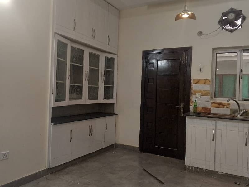 1 Kanal double Unit house for rent. Electricity, Gas. Super Hot Location Rent Asking Rs 250000 4