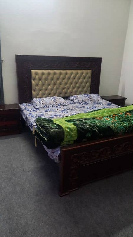 wooden bed set 0