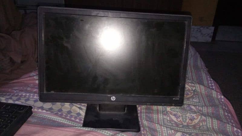 HP LCD 18 Inch 1