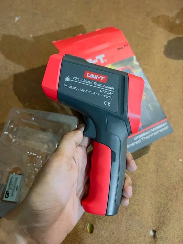 Infrared Thermometers (UT303A/UT303C/UT303D) 1