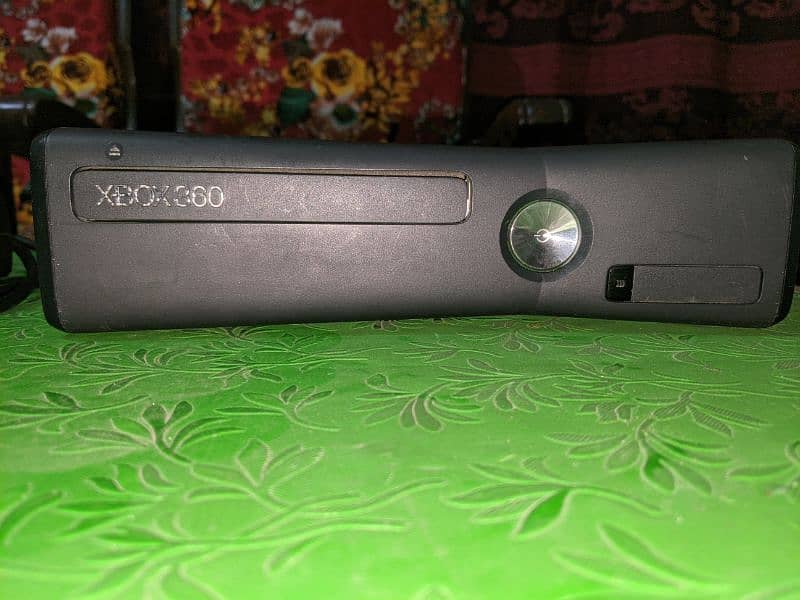 x box 360 slim model (4K GAMING EXPERIENCE) 2