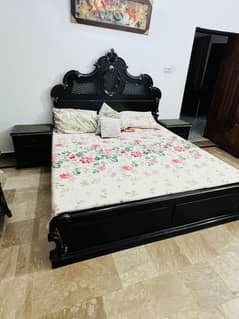 KING SIZE BED  /  DRESSING & SIDE TABLE