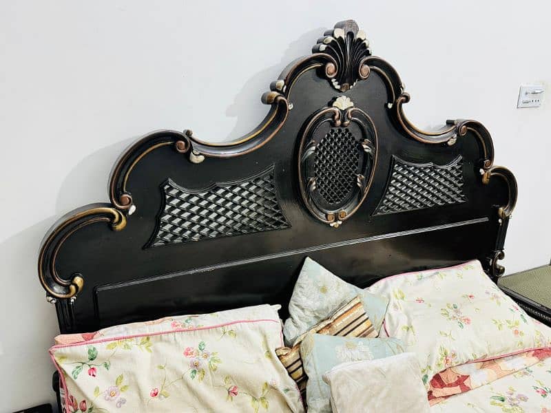 KING SIZE BED  /  DRESSING & SIDE TABLE 2