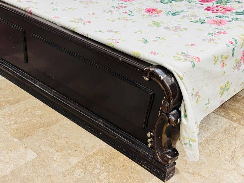 KING SIZE BED  /  DRESSING & SIDE TABLE 6