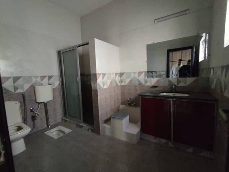 2 Kanal Upper Portion For Rent UET Society 18