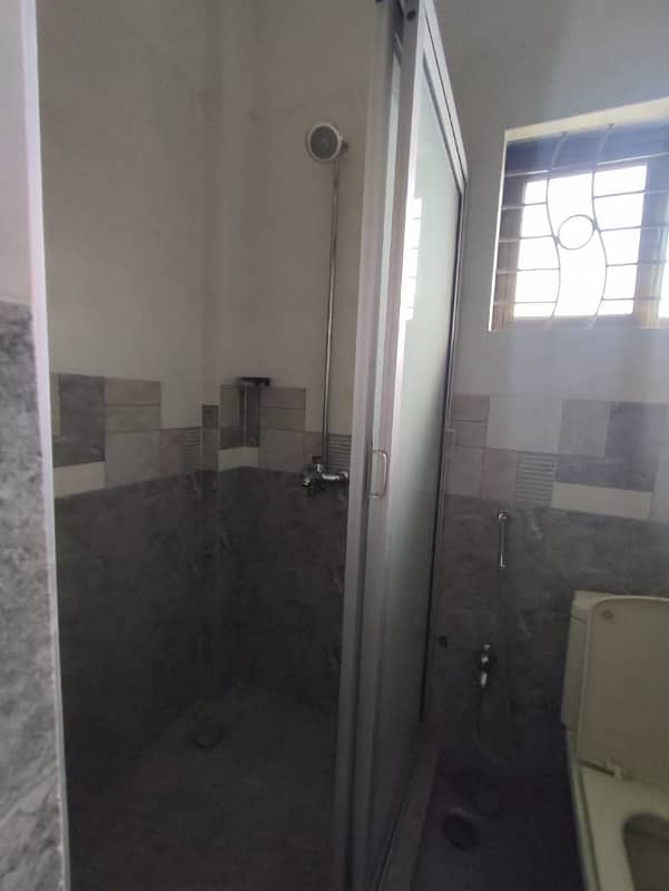 2 Kanal Upper Portion For Rent UET Society 25