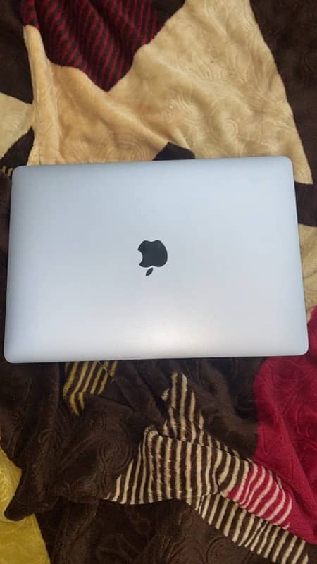 MacBook pro 2017 0