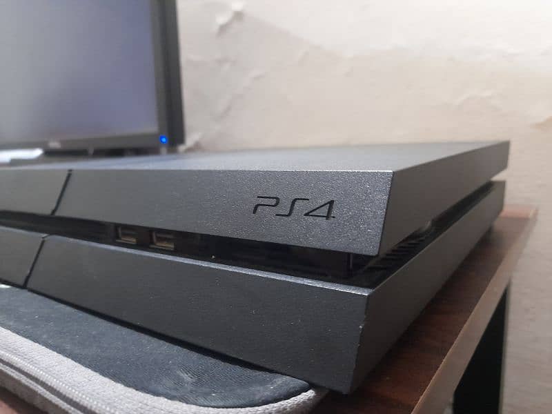 Playstation 4 for sale! UK made very less used. (with controller) 0