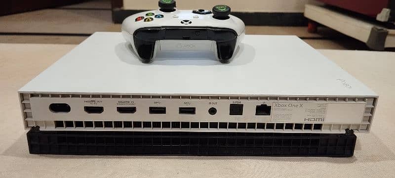 XBOX ONE X 3