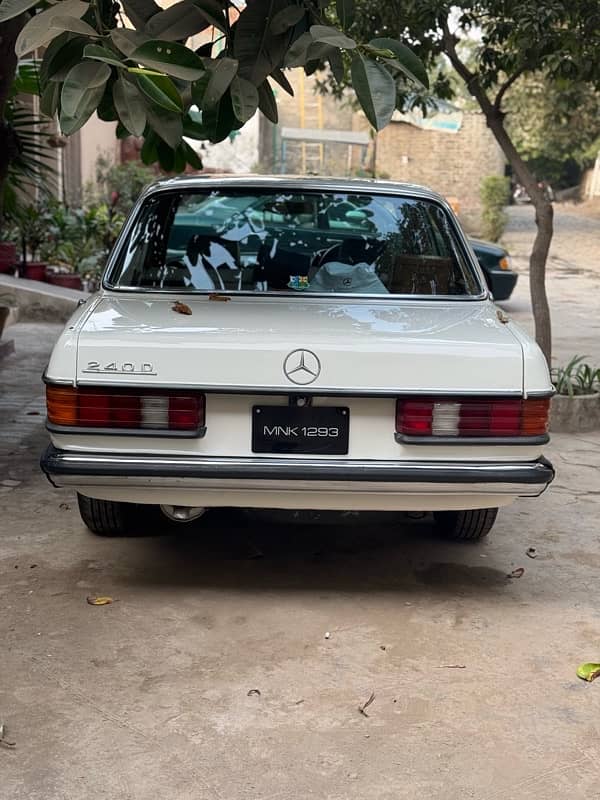 Mercedes D Series 1983 6