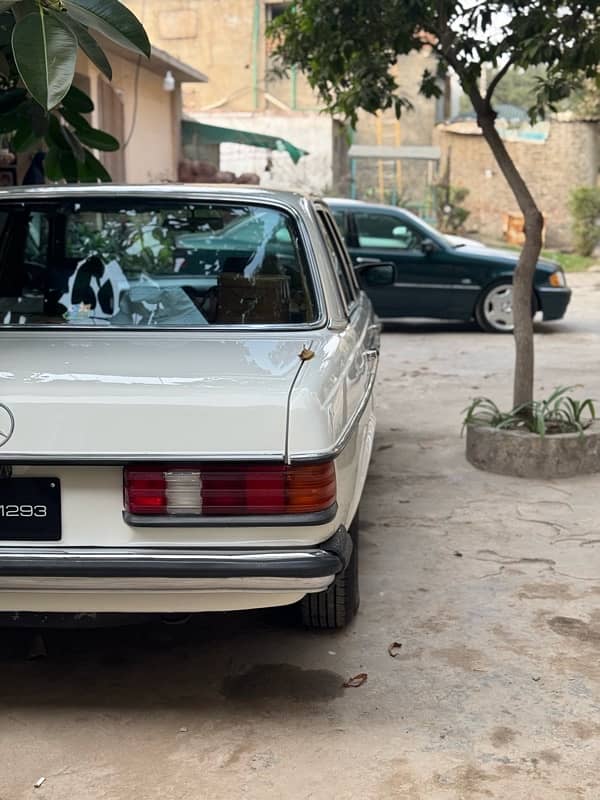 Mercedes D Series 1983 13