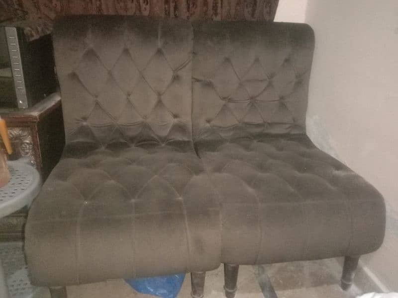 sofa for sale use but fresh condition 3