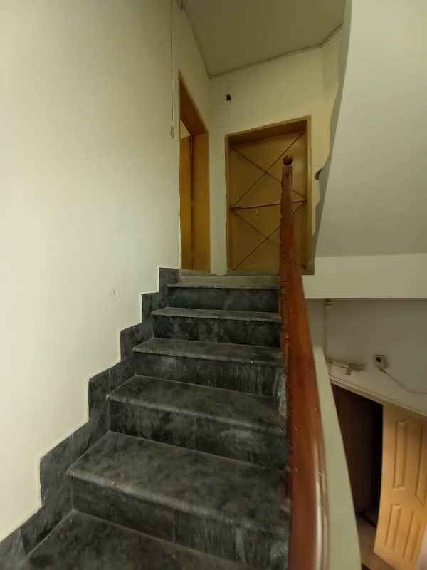 7.5 Vip Location Used Single Storey House Available For Sale In Johertown Near Emporioum Mall Lahore. 15