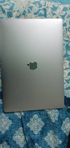 macbook pro 2019 i9 32/512 15 inch with 4gb dedicated graphic card