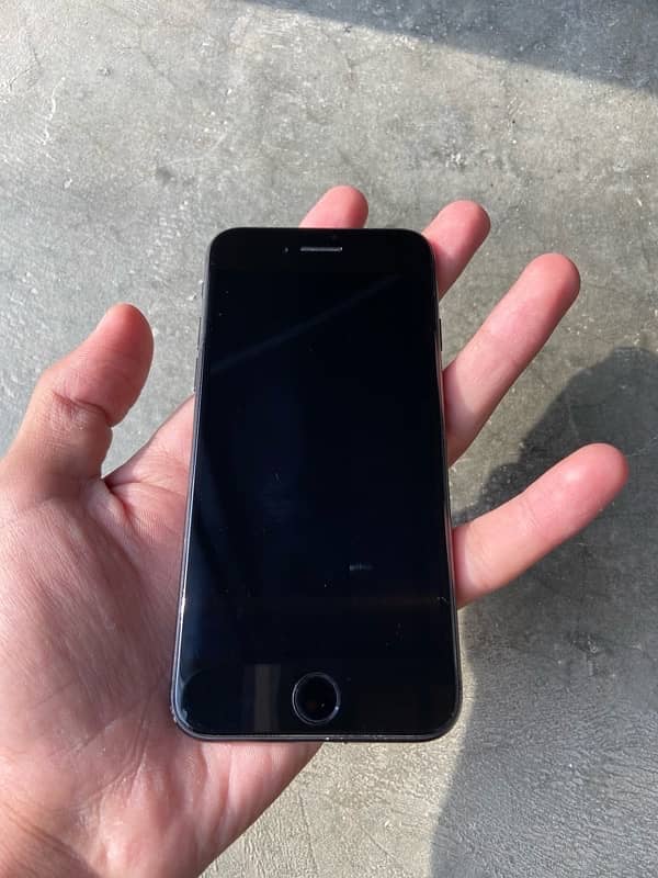 iPhone 8 ( 03195421195 ) 0