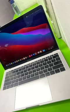 MACBOOK PRO 2017 13 INCH