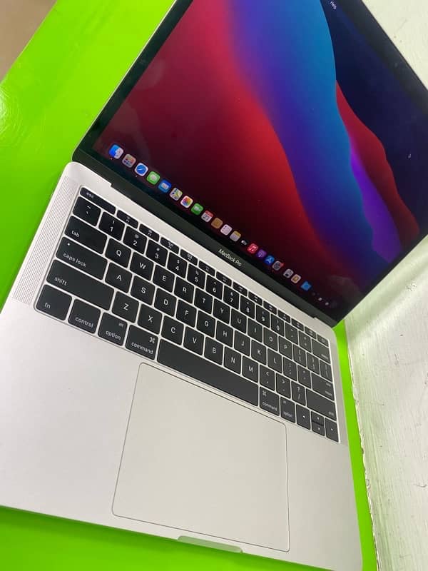 MACBOOK PRO 2017 13 INCH 2