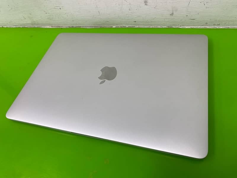 MACBOOK PRO 2017 13 INCH 6