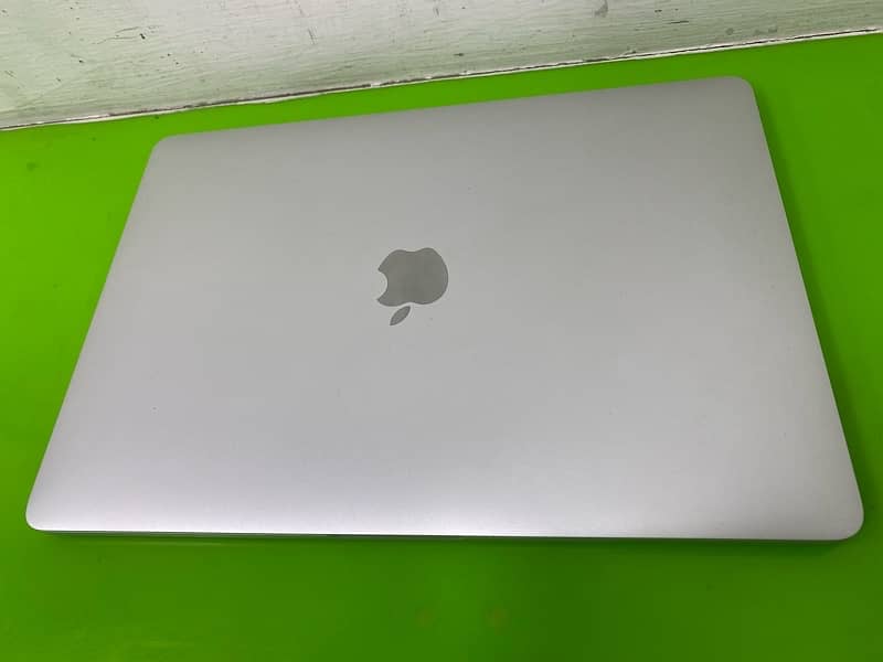 MACBOOK PRO 2017 13 INCH 9