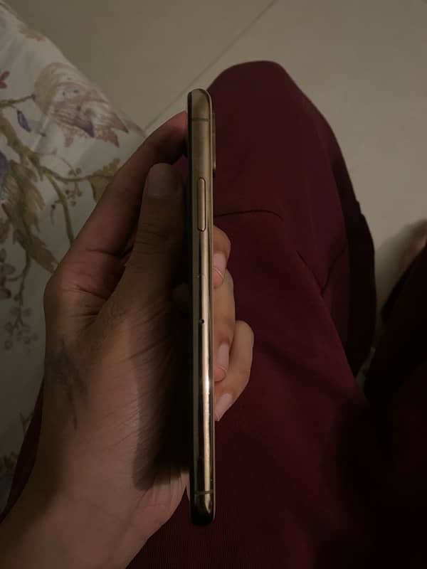 Iphone Xs Gold 64GB Pta Approved 2