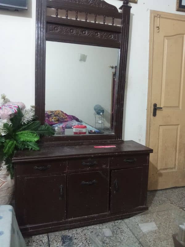 Dressing table 0