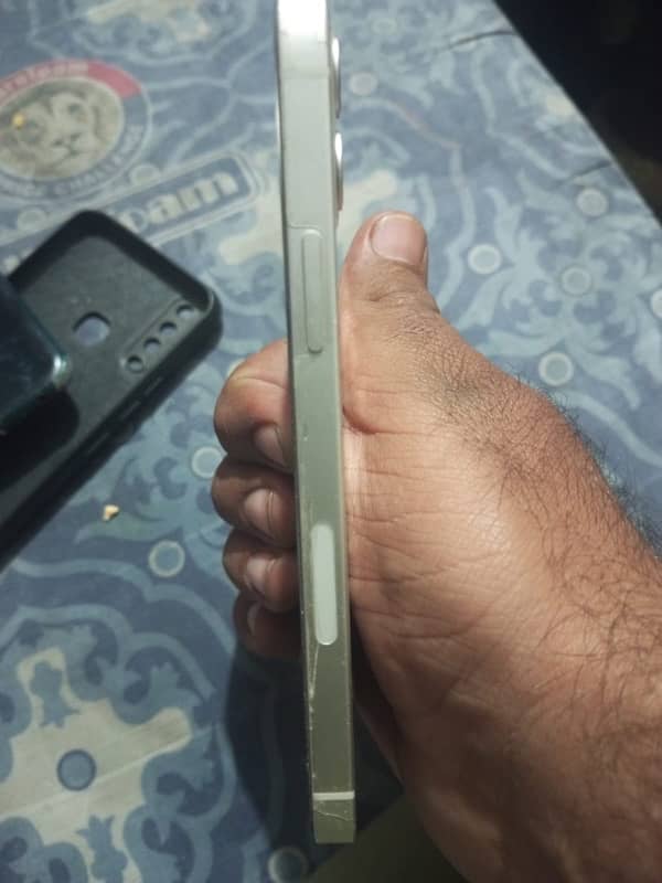 iphone 12     64 gb   scratch less 3