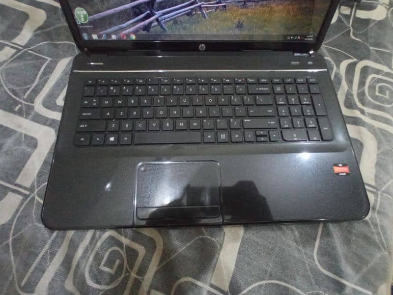 HP AMD A8 LAPTOP 1