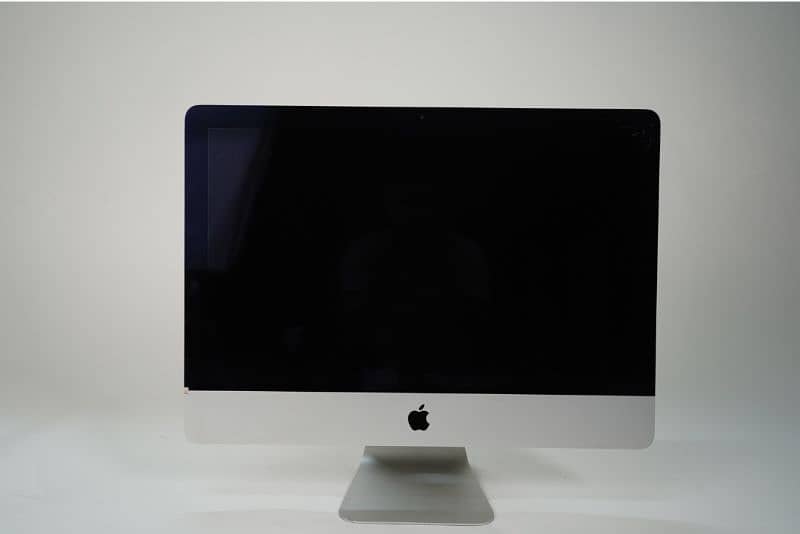 imac 2015 core i5 model 21.5inch 4k Display 1.5Gb graphics 8Gb 512GB 1