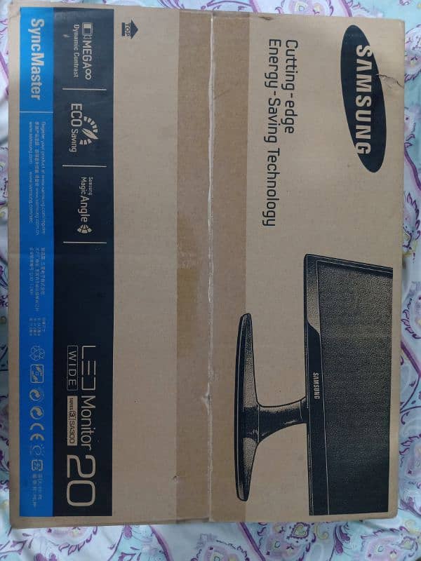 SAMSUNG LED Monitor with accessories 0