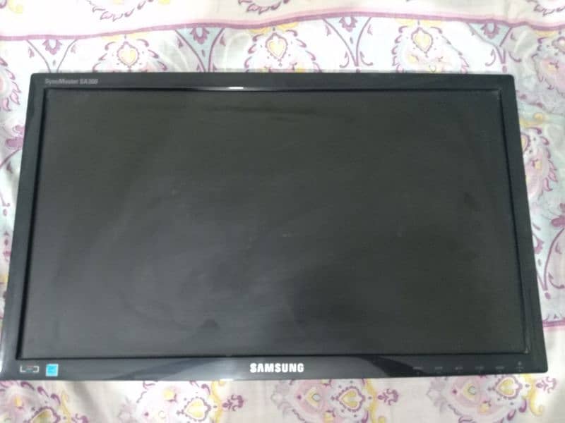 SAMSUNG LED Monitor with accessories 1