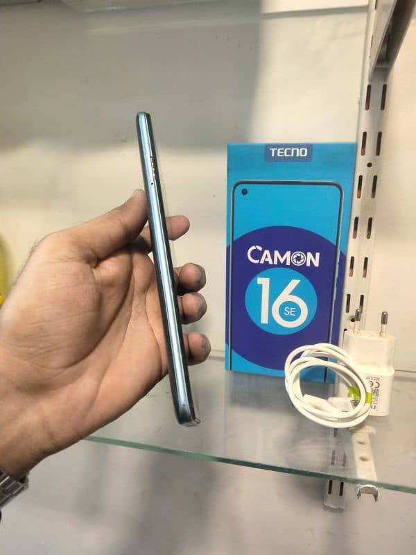 Tecno camon 16SE 6/128 with box & charger 6