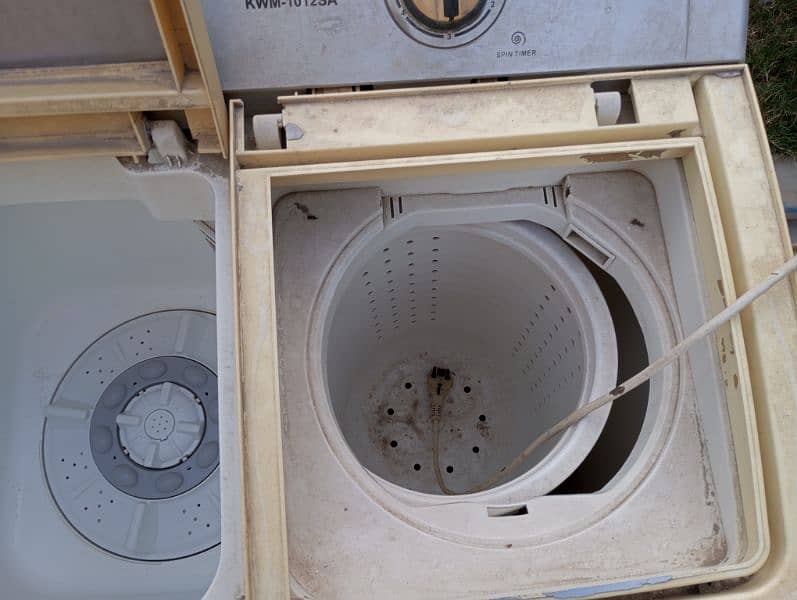 Kenwood 10kg load semi-automatic washing machine (dryer is broken) 3