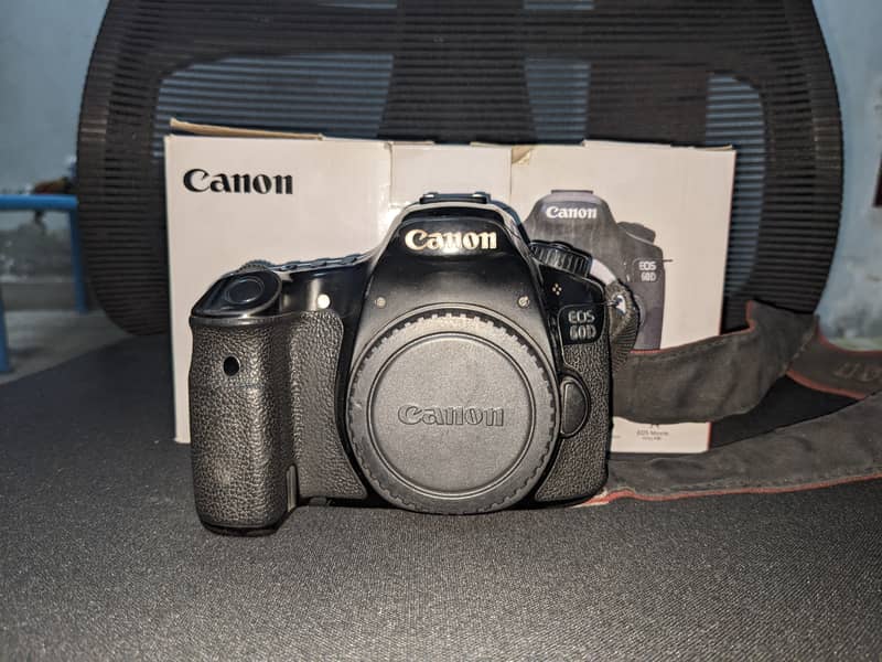 Canon EOS 60D with 18-55mm Kit Lens, and 75-300mm Zoom Lens 0