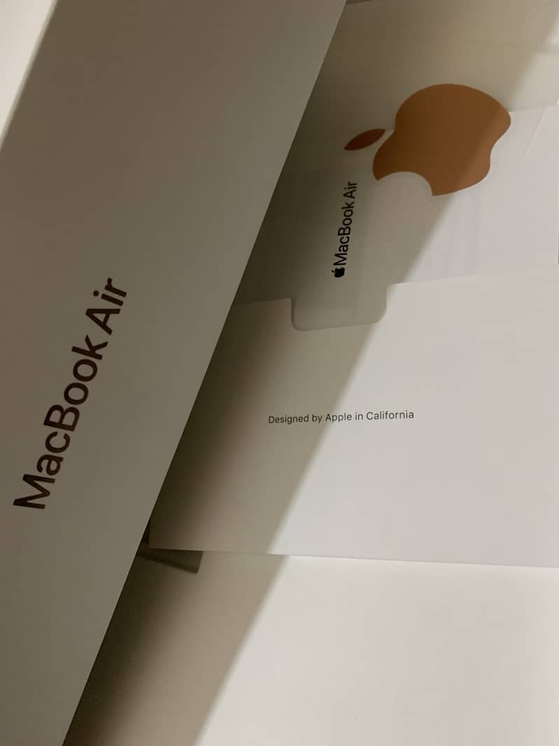 MacBook Air M1 (2020)/250 GB/Gold/Like New/Scratchless/Full Box 0