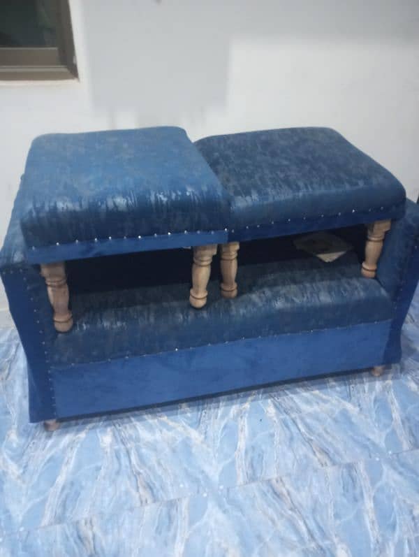 I am selling sofa puffy set 0