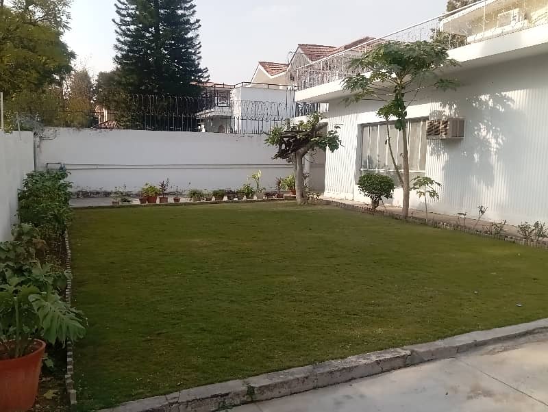 F-7/2. Fully Furnished One Kanal Upper Portion Separate Gate Tiles Flooring Near Rana Market Big Garden 26