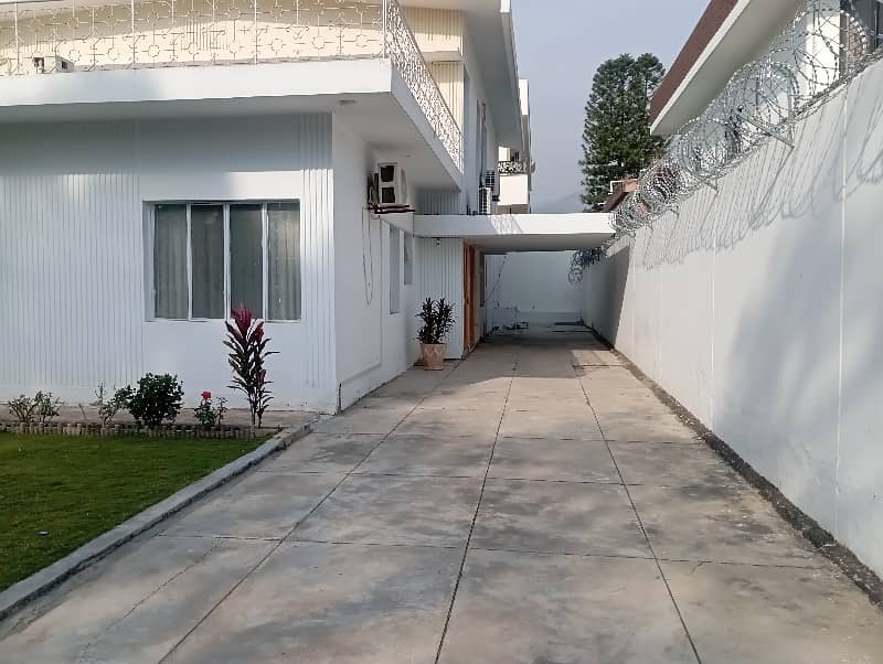 F-7/2. Fully Furnished One Kanal Upper Portion Separate Gate Tiles Flooring Near Rana Market Big Garden 27