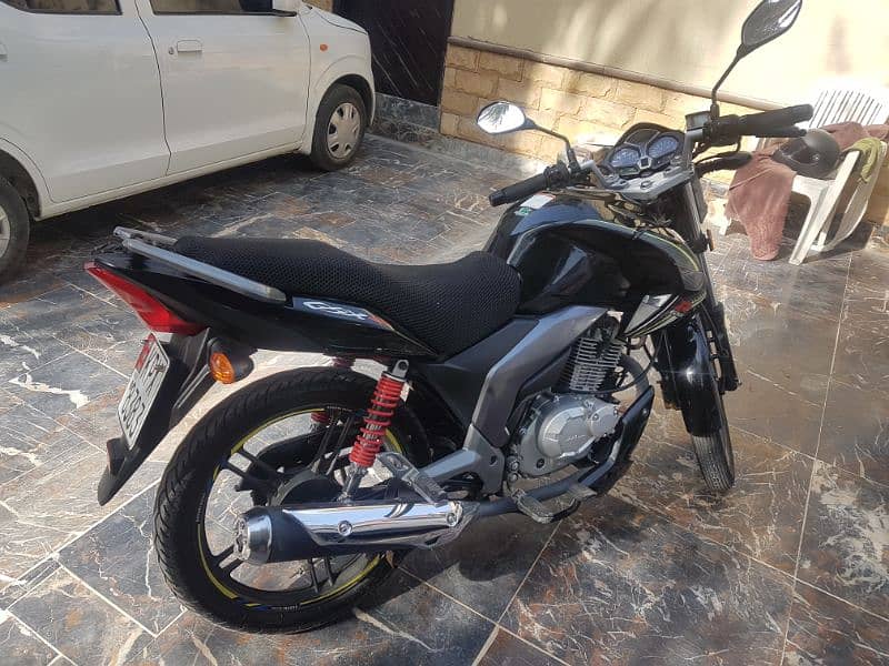 Suzuki GSX 125 3