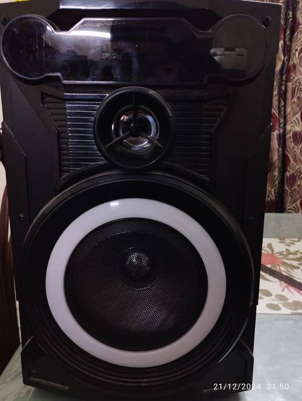 Bluetooth powered speakers 0