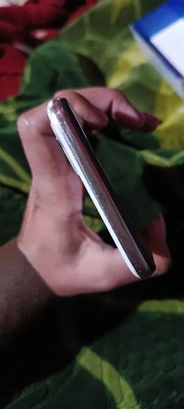 Bilkul ok phone ha 8+5/128 no open no repair 3