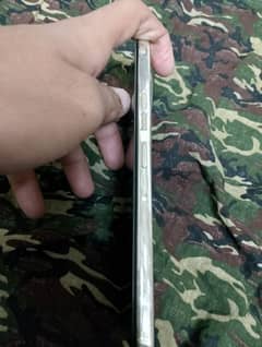 camon 30 h 9 month sa ziyda warranty h pani protecter back cover laga