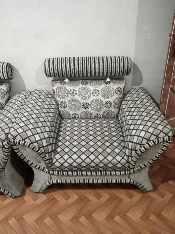 Slightly used Sofa Set for Sale Same as New 1