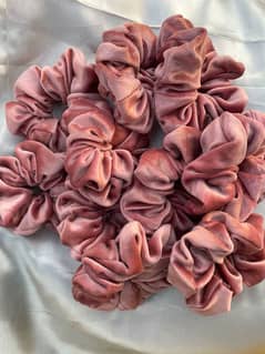 Pack of 5 Velvet Pink Scrunchies For Hairs